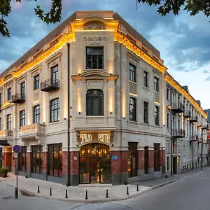 فندق Radisson Red