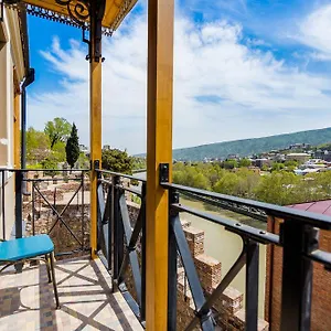 metekhis-galavani-hostel.alltbilisihotels.com/